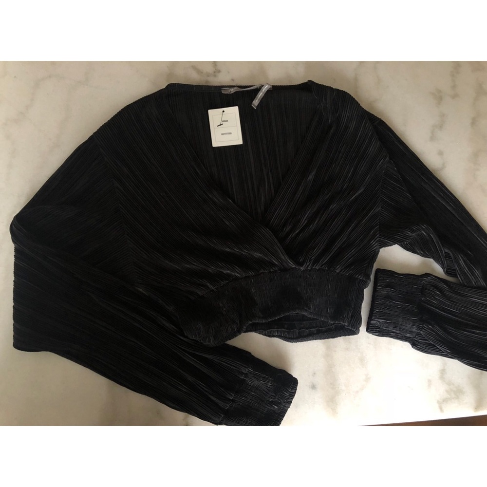 UO LONG SLEEVE TOP